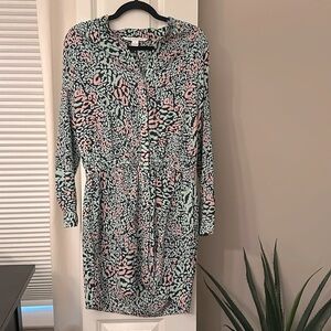 DVF Silk Long Sleeve Animal Print Shirt Dress Size 6 slimming